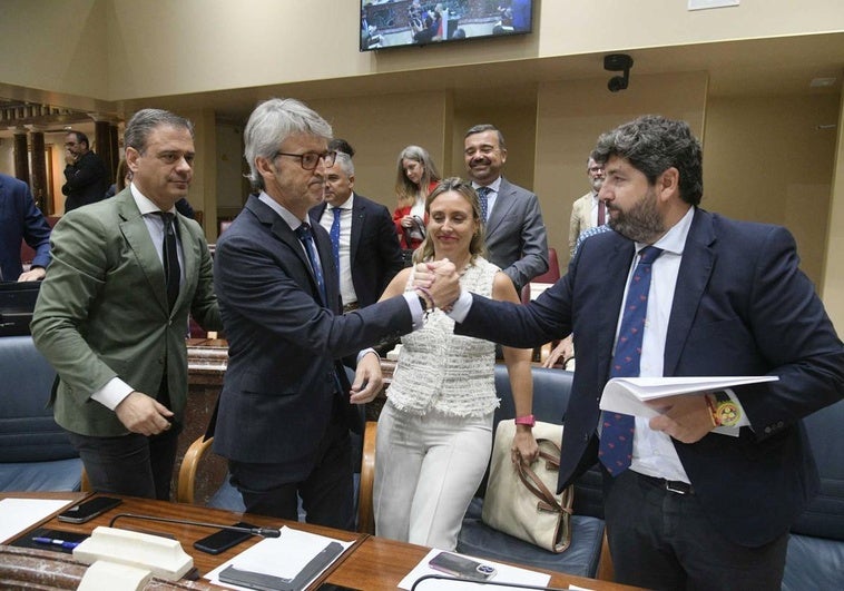 Miras salva los Presupuestos en un tenso debate marcado por las políticas de migración